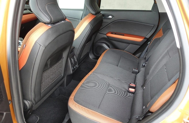 Renault Captur cena 92900 przebieg: 18400, rok produkcji 2021 z Łochów małe 497